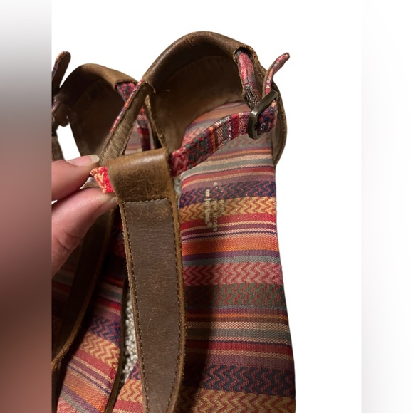 TOMS - Playa Tribal Multi Color Woven T Strap Sandals Size 6 - Picture 2 of 9